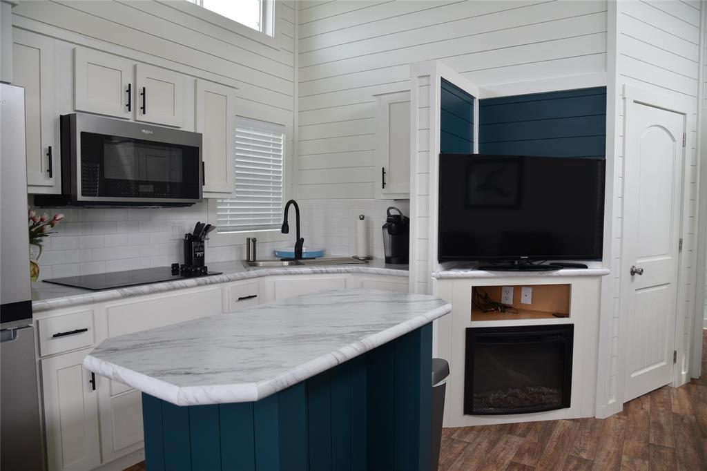 6465 Peninsula Road Kerens, TX 75144 - Photo 3 of 34 a kitchen with a sink stove and microwave