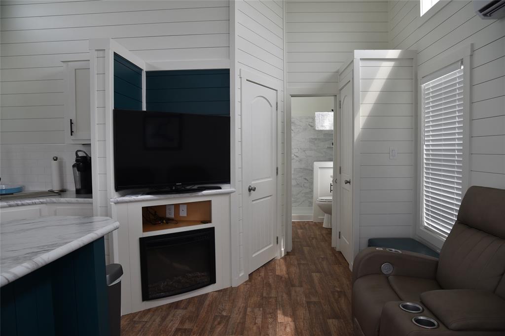 6465 Peninsula Road Kerens, TX 75144 - Photo 4 of 34 a living room with furniture and a flat screen tv