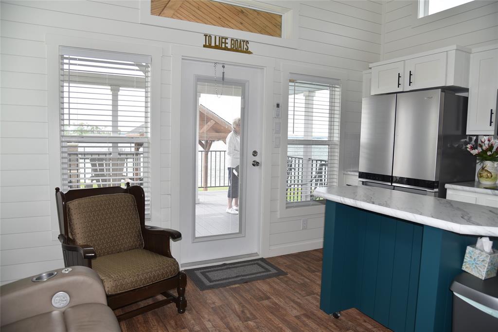 6465 Peninsula Road Kerens, TX 75144 - Photo 7 of 34 a living room with furniture and a window