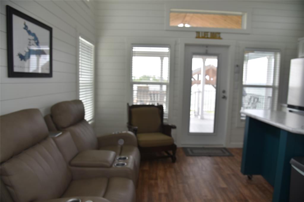 6465 Peninsula Road Kerens, TX 75144 - Photo 8 of 34 a living room with furniture and a window