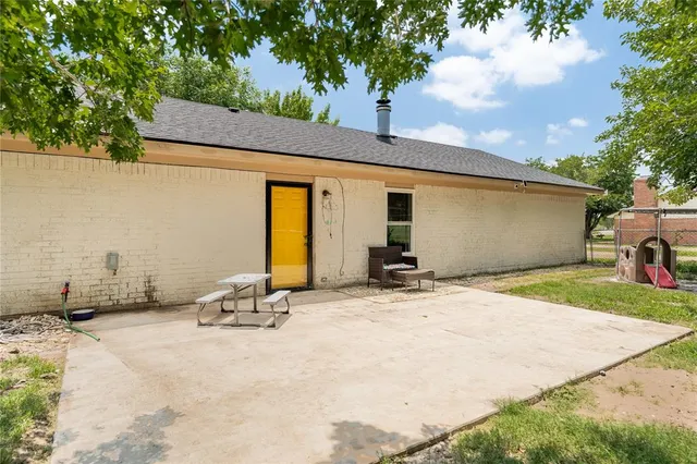 $295,000 | 104 Sherry Lynn Drive, China Spring, TX 76633