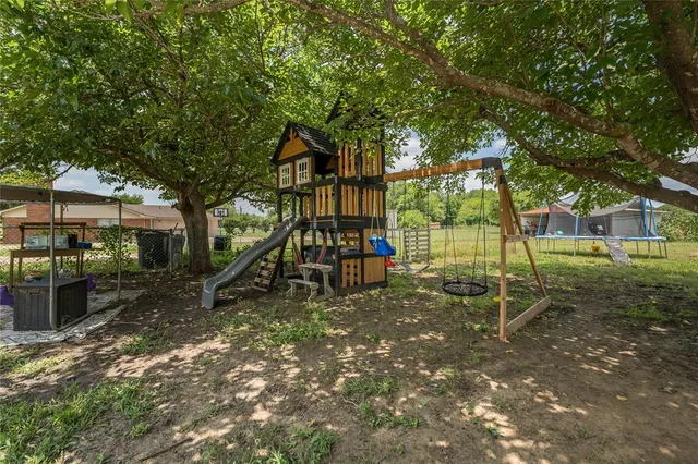 $295,000 | 104 Sherry Lynn Drive, China Spring, TX 76633