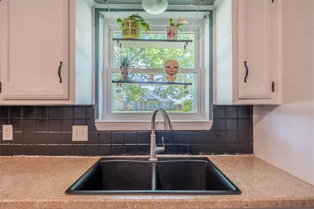 $295,000 | 104 Sherry Lynn Drive, China Spring, TX 76633