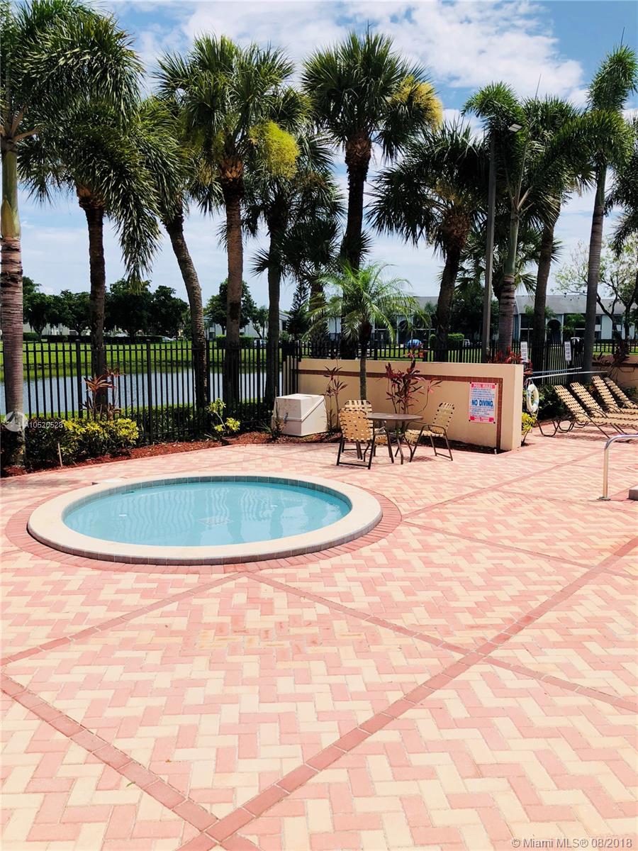 854 Blue Ridge Circle, Unit 854 West Palm Beach, FL 33409 - Photo 4 of 41