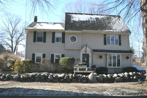 14 Carter Road Lynnfield, MA 01940 - Photo 1 of 10 Gallery Image 1