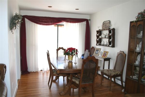 14 Carter Road Lynnfield, MA 01940 - Photo 3 of 10 Gallery Image 3