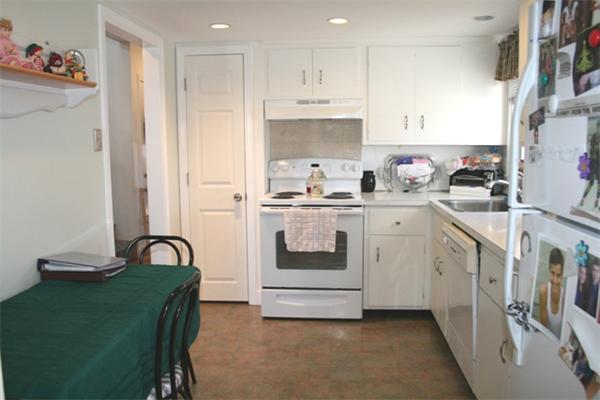 14 Carter Road Lynnfield, MA 01940 - Photo 4 of 10 Gallery Image 4
