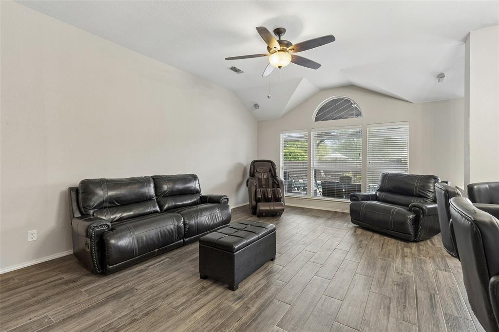 7918 Kings Court Rowlett, TX 75089 - Photo 9 of 39