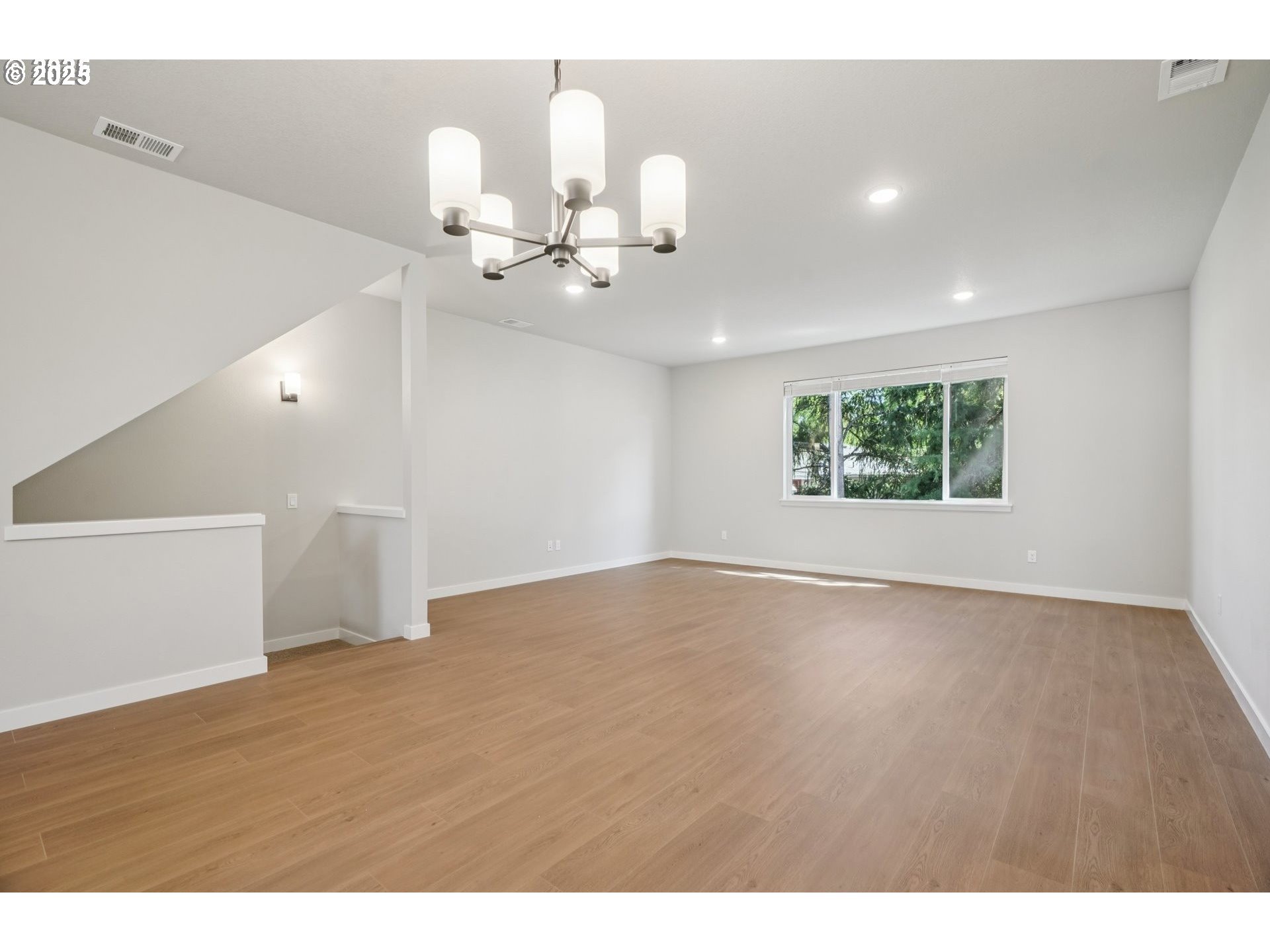 21196 Southwest Ortiz Lane Beaverton, OR 97003 - Photo 13 of 34