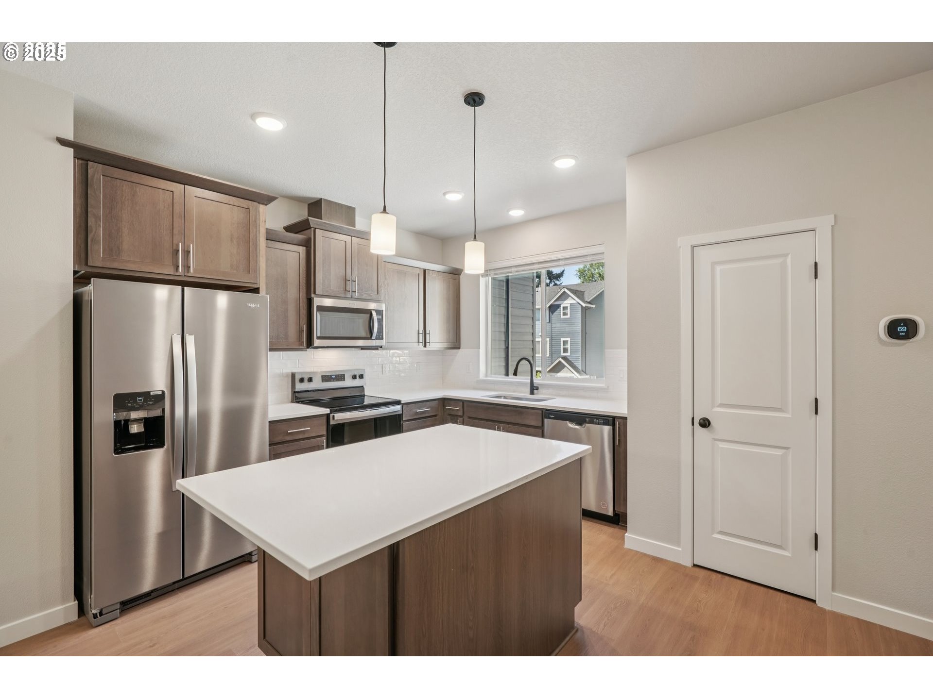 21196 Southwest Ortiz Lane Beaverton, OR 97003 - Photo 4 of 34