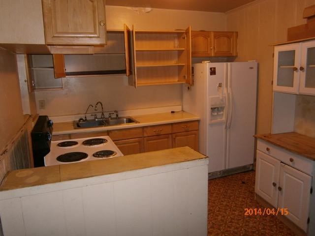 348 West 24th Street Riviera Beach, FL 33404 - Photo 7 of 9 kitchen