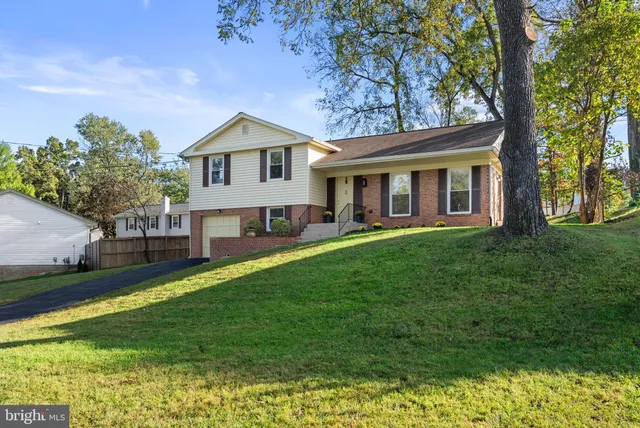 a view of house with a yard