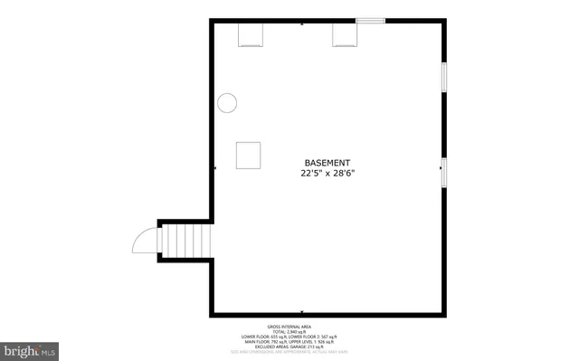 a picture of floor with a white wall and a painting