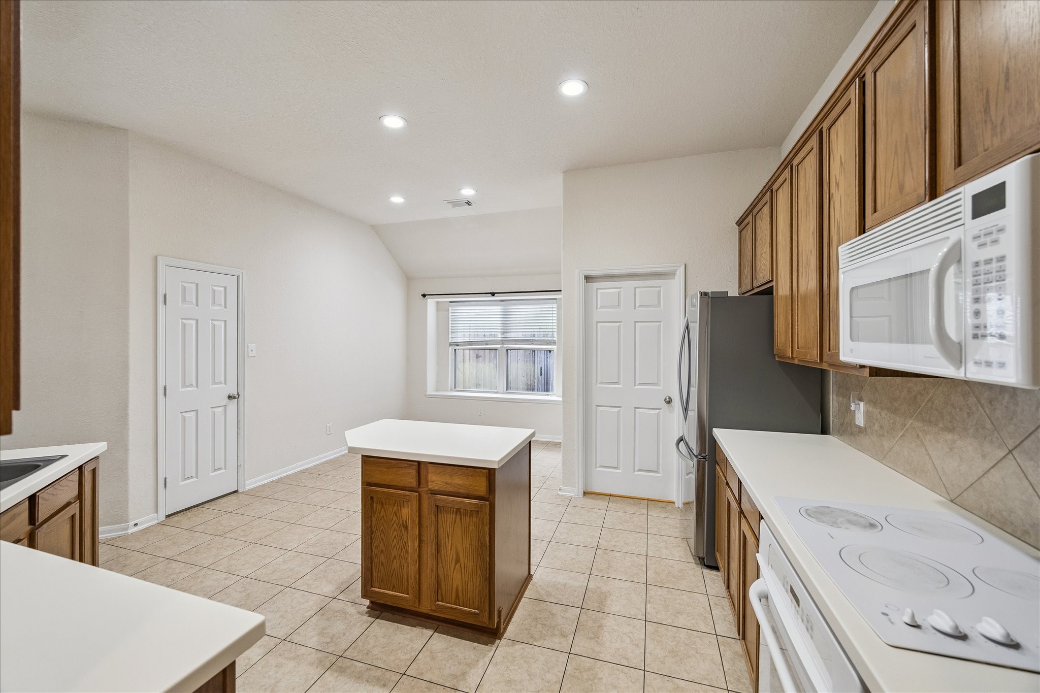 19403 Valiant Woods Drive Spring, TX 77379 - Photo 11 of 42 Another angle of the large kitchen and breakfast nook.