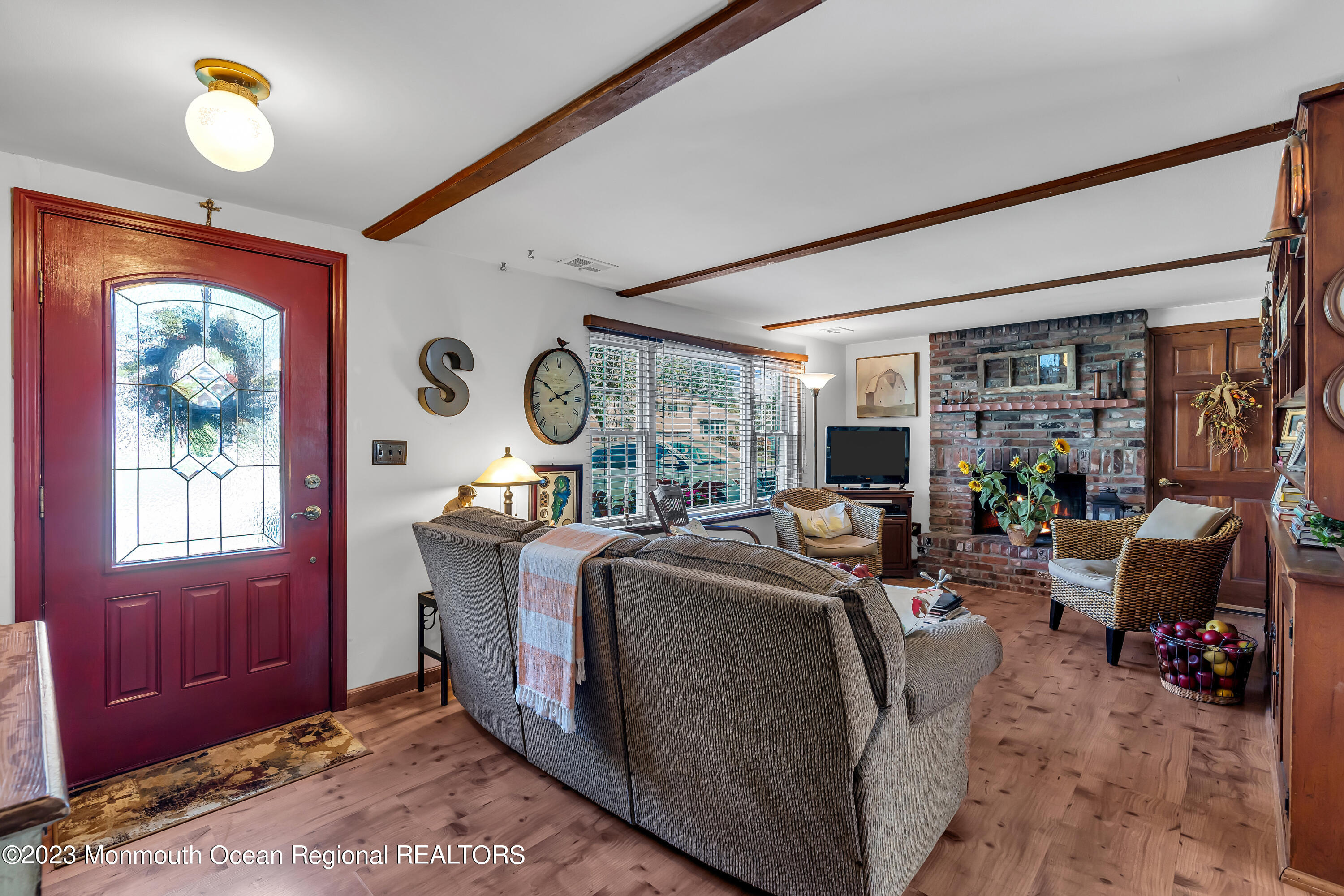 41 Citadel Drive Jackson, NJ 08527 - Photo 8 of 46 a living room with furniture and a window