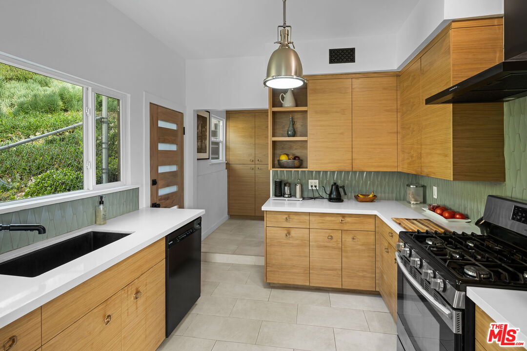 4389 Radium Drive Los Angeles, CA 90032 - Photo 3 of 33