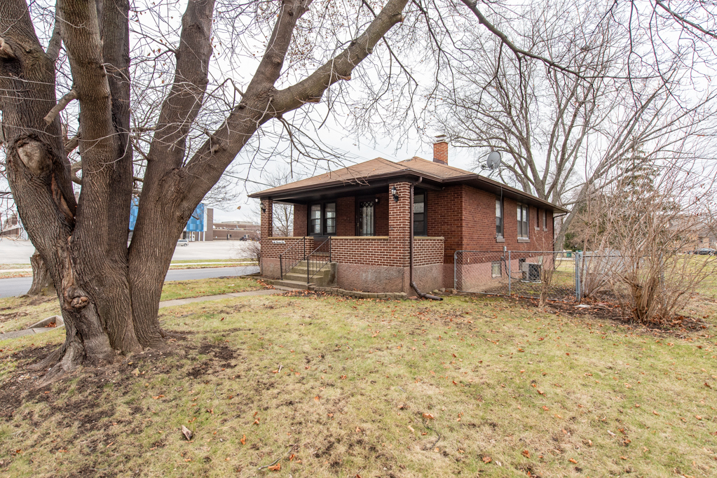 604 North Oplaine Road Waukegan, IL 60085 - Photo 1 of 31 a house that has a tree in front of it
