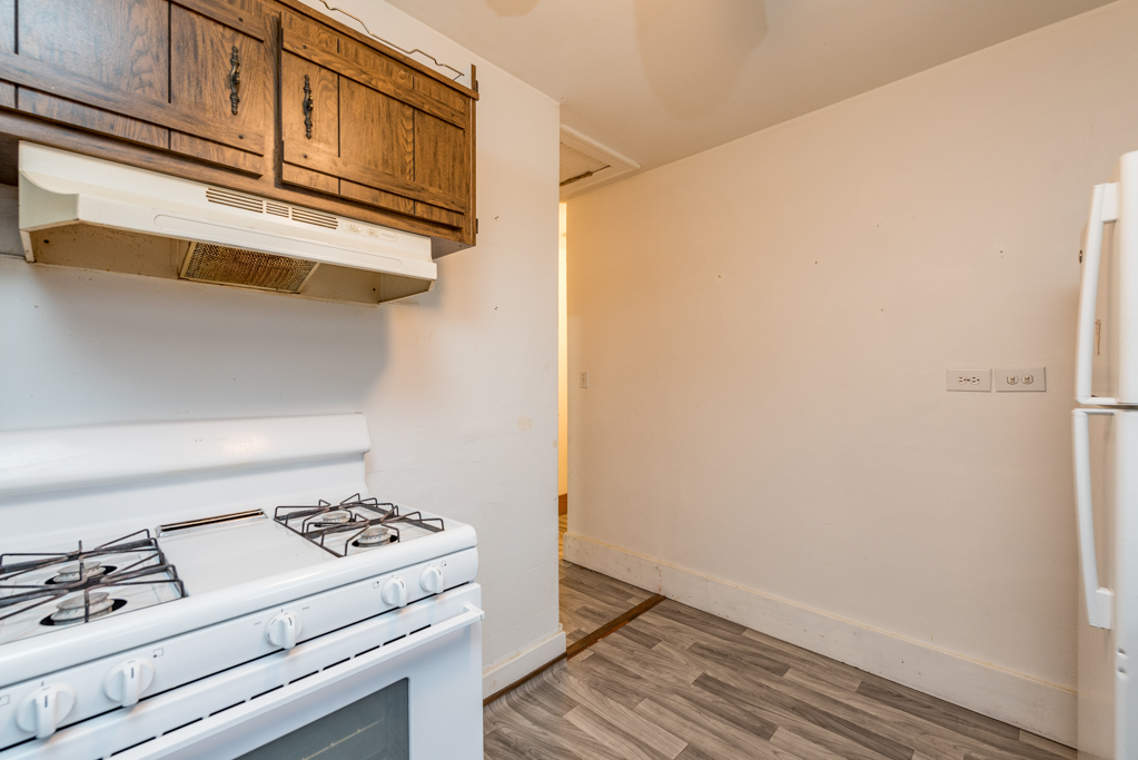 604 North Oplaine Road Waukegan, IL 60085 - Photo 11 of 31 a view of kitchen with washer and dryer