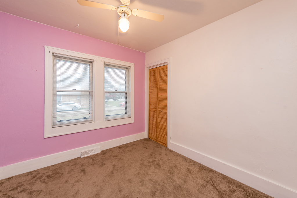 604 North Oplaine Road Waukegan, IL 60085 - Photo 16 of 31 an empty room with windows and fan