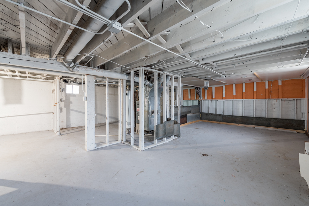 604 North Oplaine Road Waukegan, IL 60085 - Photo 21 of 31 a view of an empty room