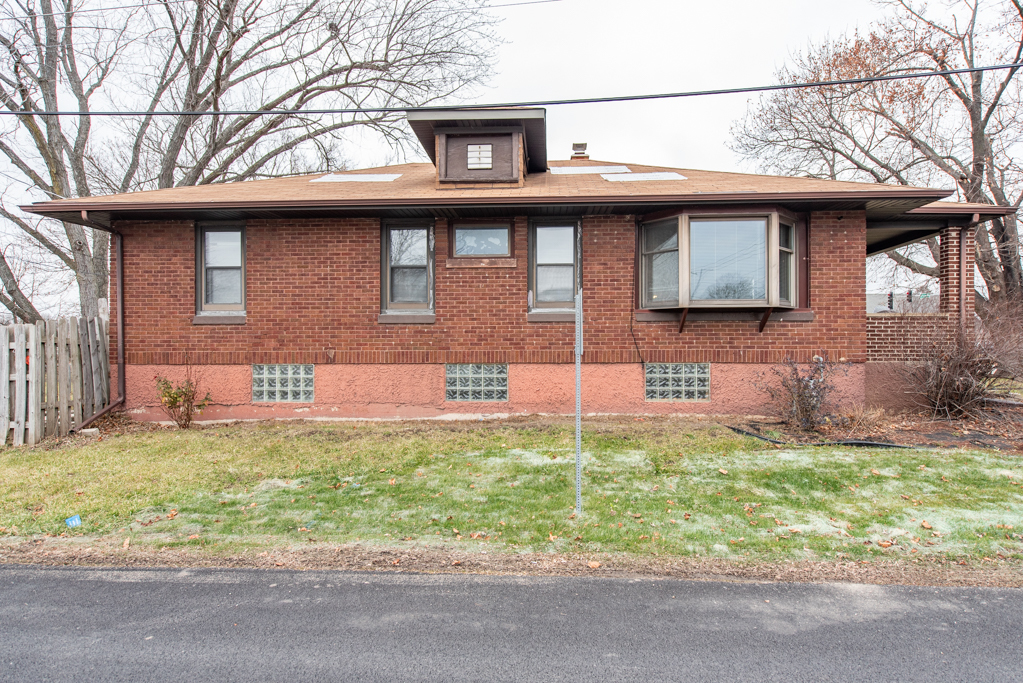 604 North Oplaine Road Waukegan, IL 60085 - Photo 25 of 31 a front view of a house with a yard