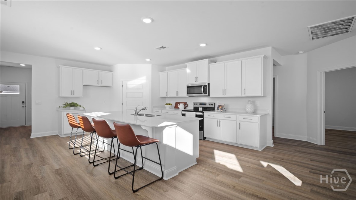 1011 Lakes Boulevard Brunswick, GA 31525 - Photo 8 of 37