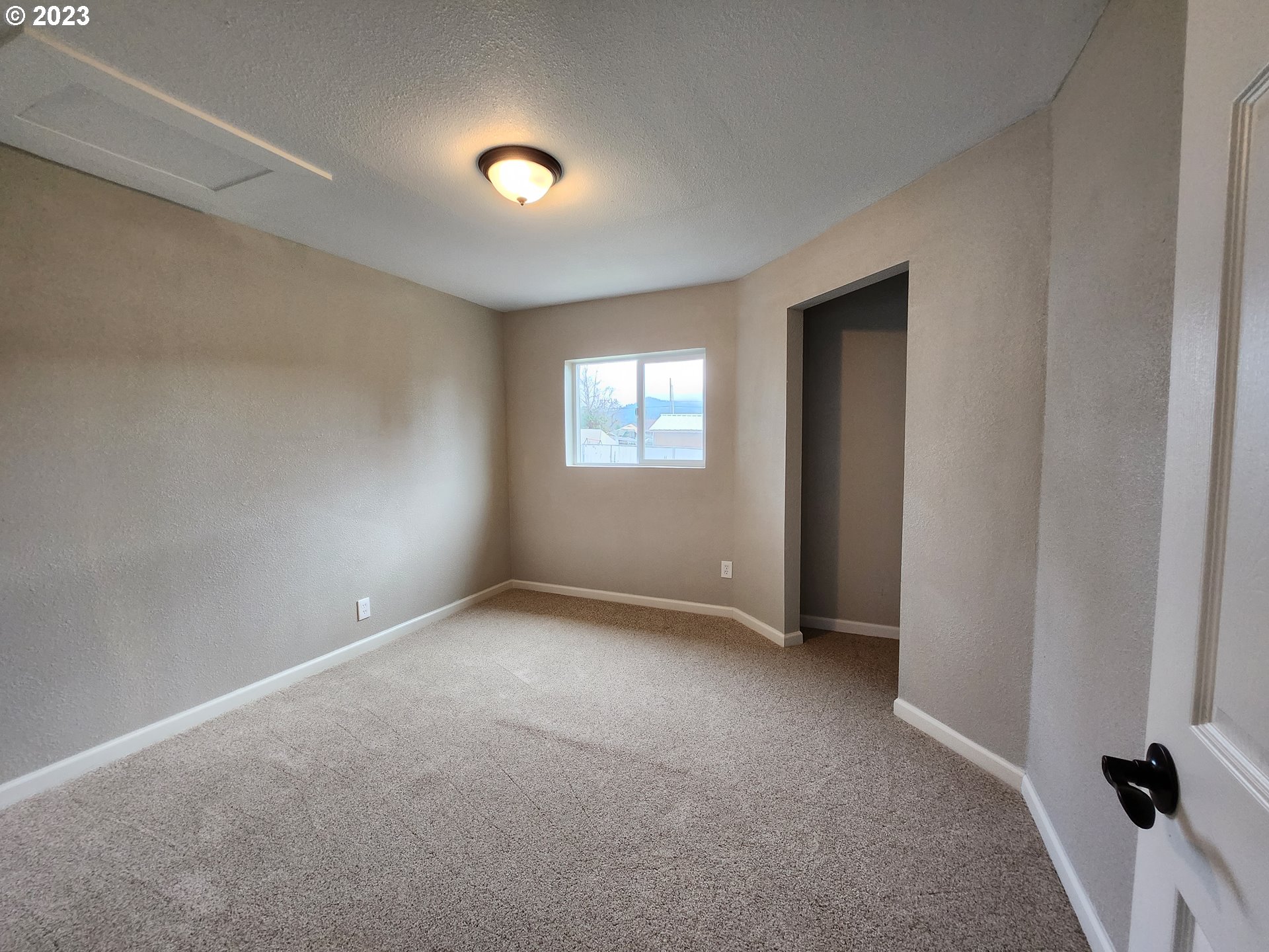 504 Northeast Waite Street Myrtle Creek, OR 97457 - Photo 3 of 20