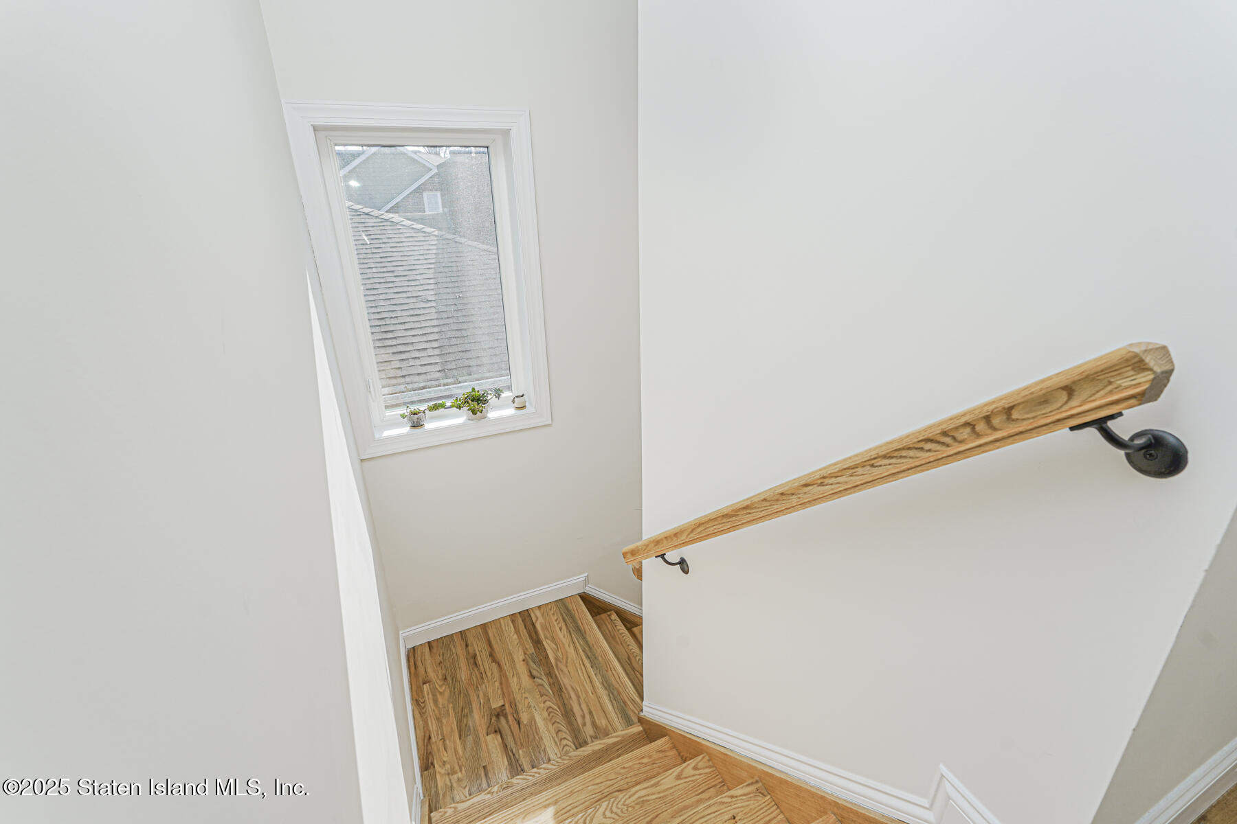 25 Ardmore Avenue Staten Island, NY 10314 - Photo 17 of 27 a view of an entryway with stairs