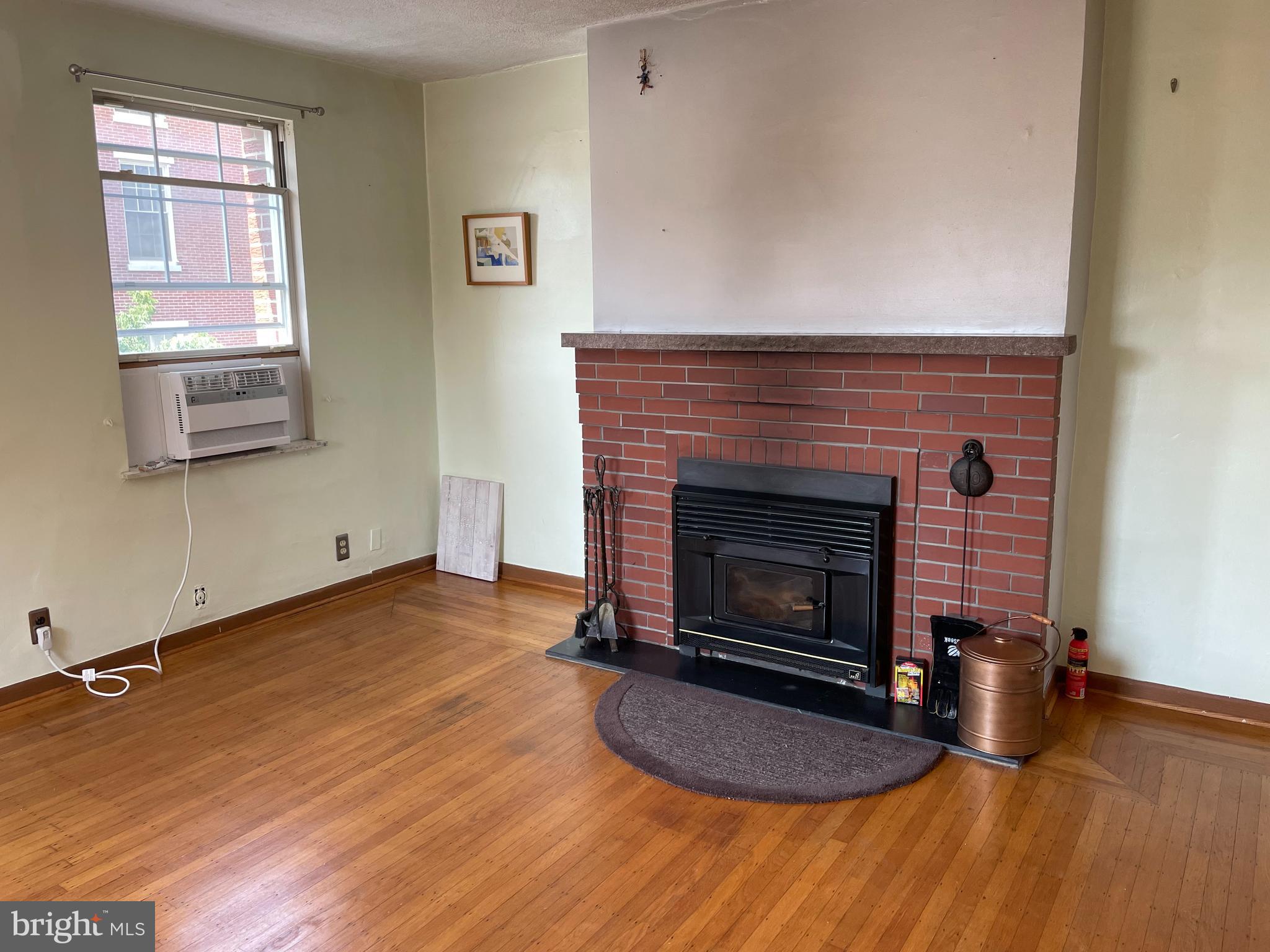 1701 Pine Street, Unit 2 Philadelphia, PA 19103 - Photo 12 of 23 Living Room