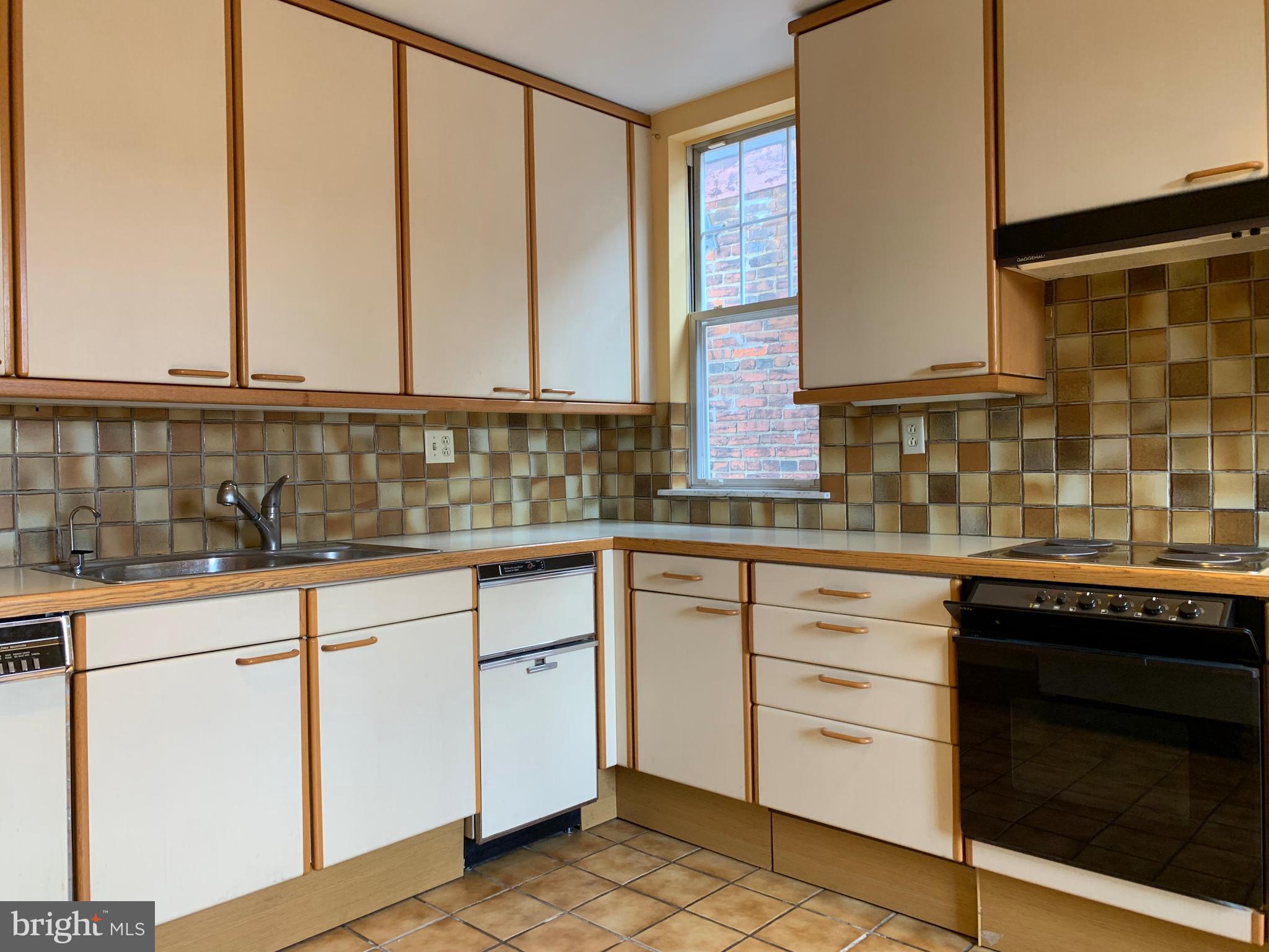 1701 Pine Street, Unit 2 Philadelphia, PA 19103 - Photo 2 of 23 Kitchen