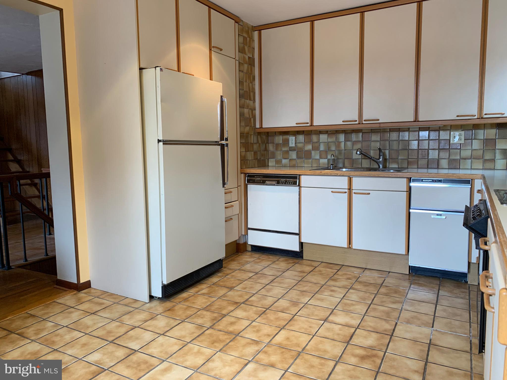1701 Pine Street, Unit 2 Philadelphia, PA 19103 - Photo 4 of 23 Kitchen