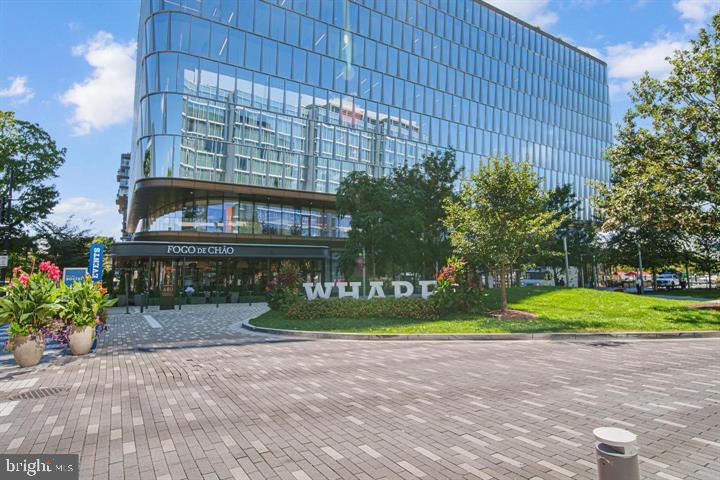 700 7th Street Southwest, Unit 432 Washington, DC 20024 - Photo 9 of 33 Vibrant waterfront dining destination.