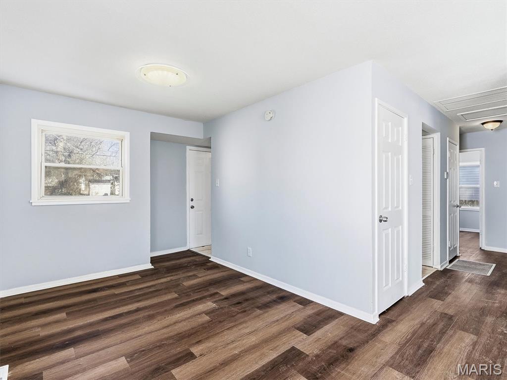 401 Cameron Road St. Louis, MO 63137 - Photo 6 of 14