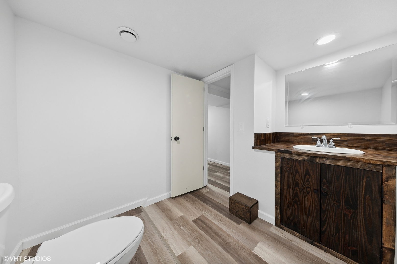 609 West Park Drive Kankakee, IL 60901 - Photo 13 of 19 a bathroom with a sink and a toilet