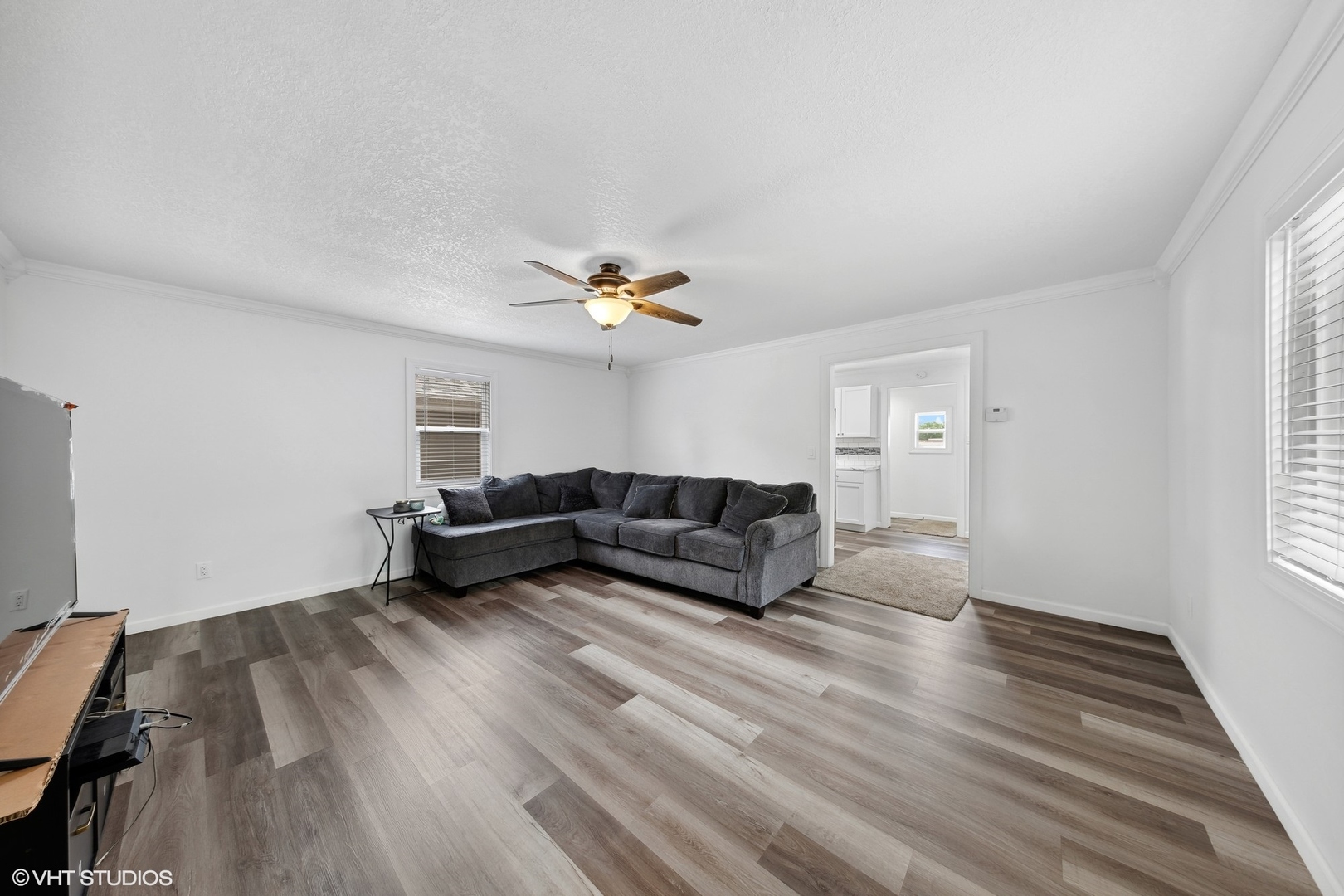 609 West Park Drive Kankakee, IL 60901 - Photo 4 of 19 a living room with furniture and a wooden floor