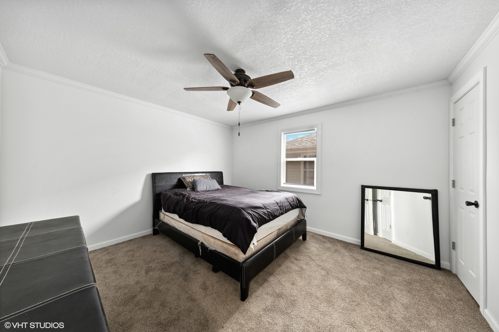 609 West Park Drive Kankakee, IL 60901 - Photo 9 of 19 a bedroom with a bed lamp and a ceiling fan