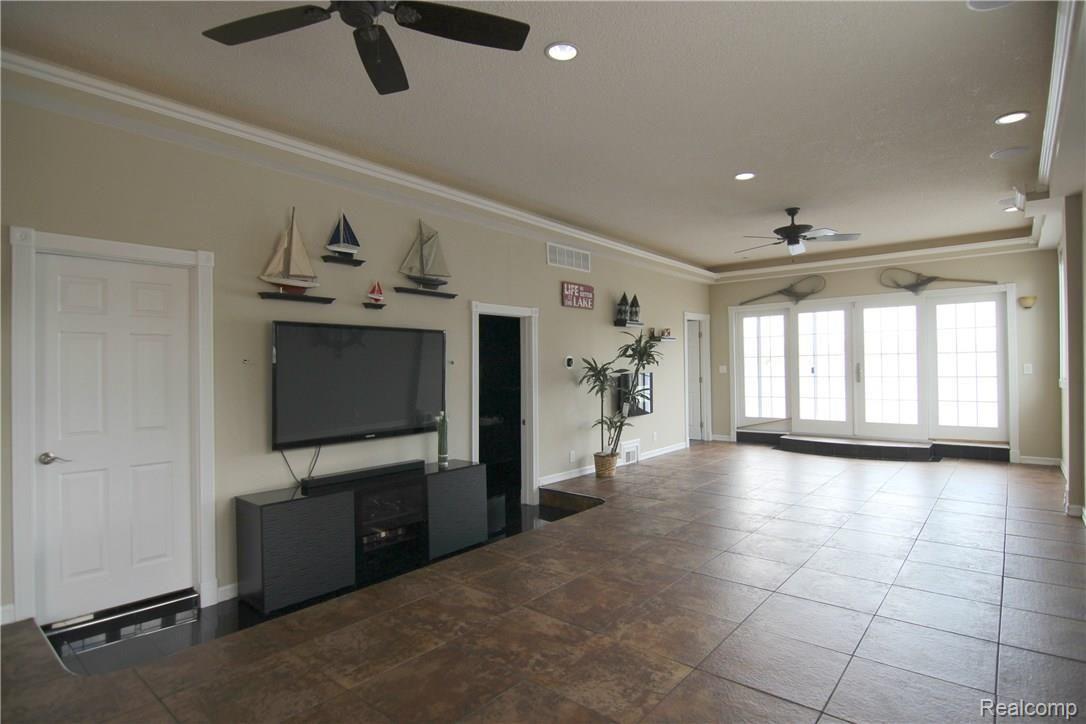 1776 Eason Road Waterford, MI 48328 - Photo 8 of 26 jEason Rd Great Room.jpg