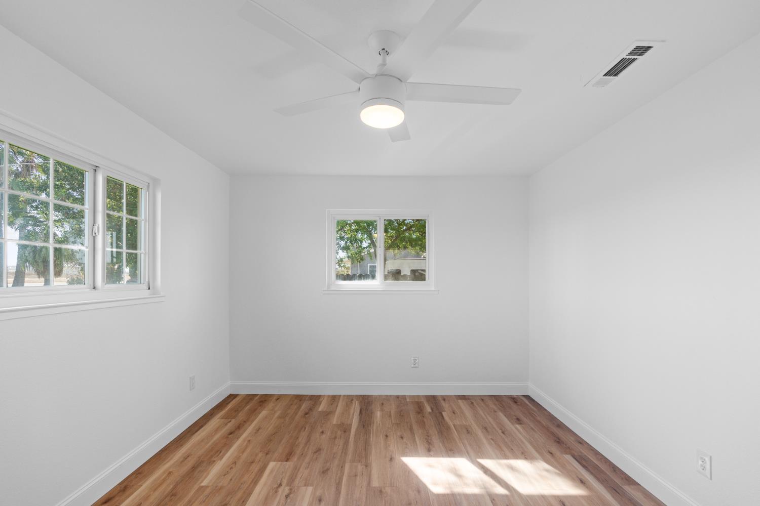 420 Bellevue Road Merced, CA 95348 - Photo 50 of 75 an empty room with a window