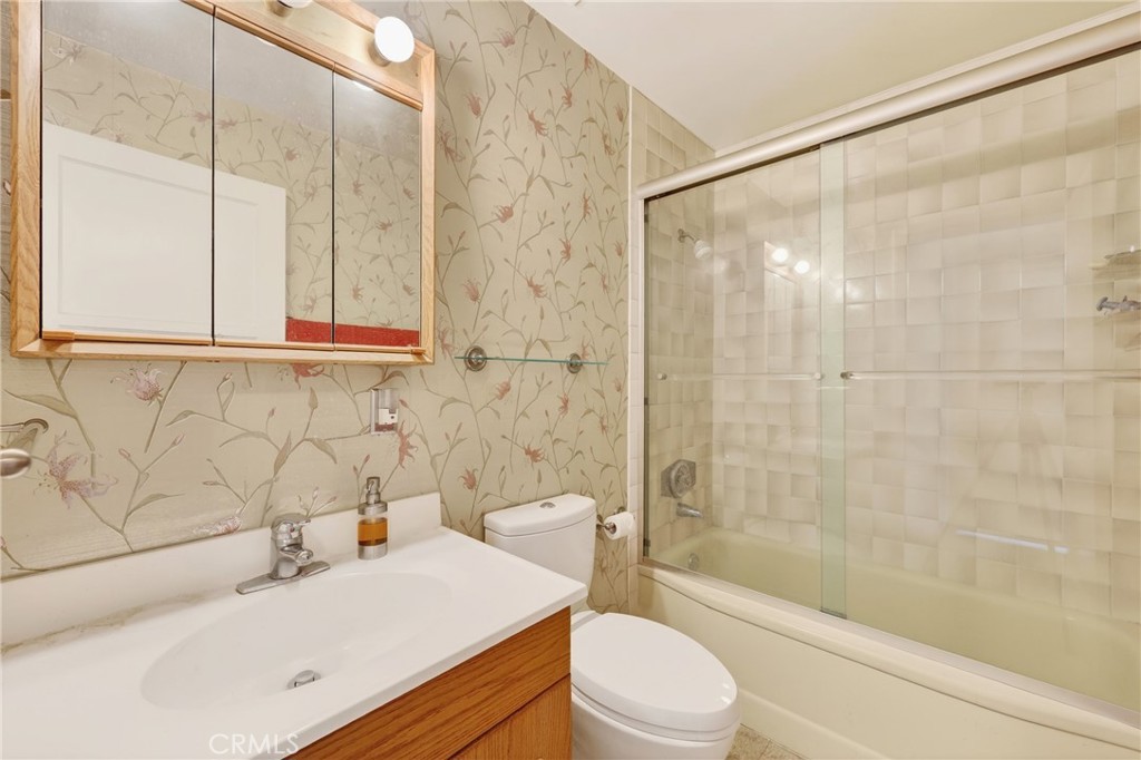 1265 Hastings Ranch Drive Pasadena, CA 91107 - Photo 25 of 40 Full Hall Bath