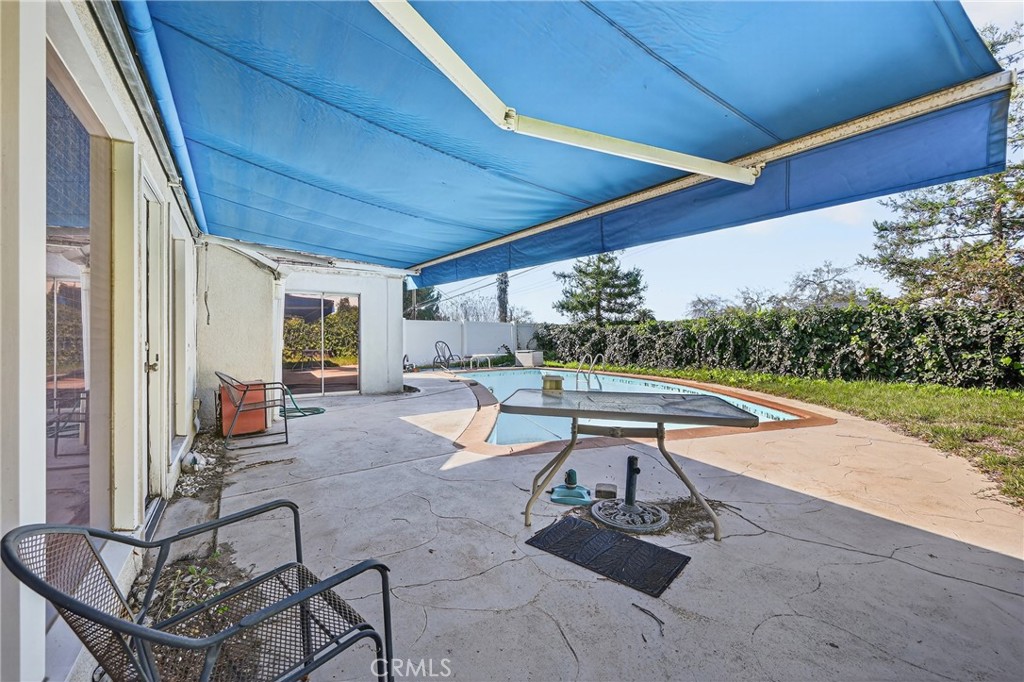 1265 Hastings Ranch Drive Pasadena, CA 91107 - Photo 31 of 40 Retractable Awning
