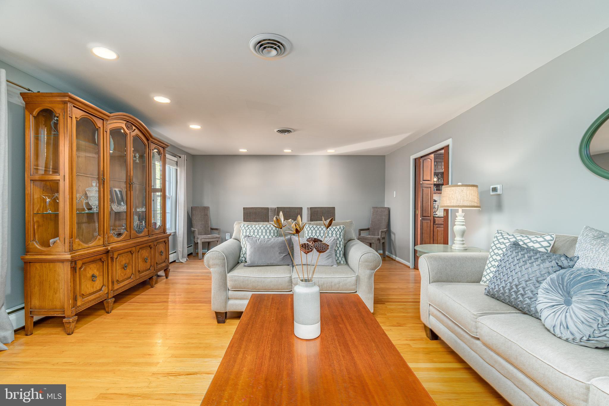602 Wilder Road Wallingford, PA 19086 - Photo 5 of 36 Living Romm