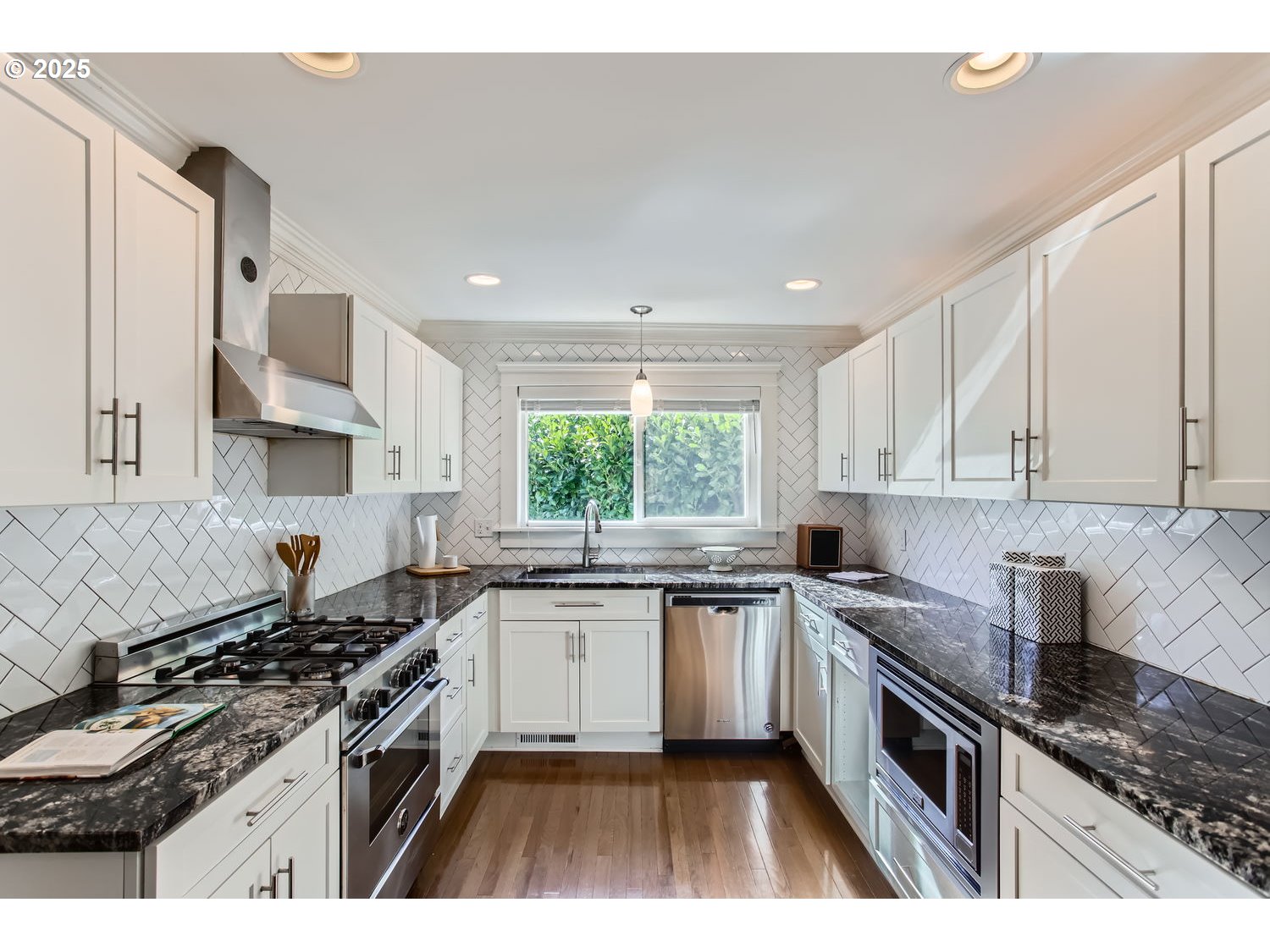 2696 Southwest Gerald Avenue Portland, OR 97201 - Photo 7 of 28 Gallery Image 7