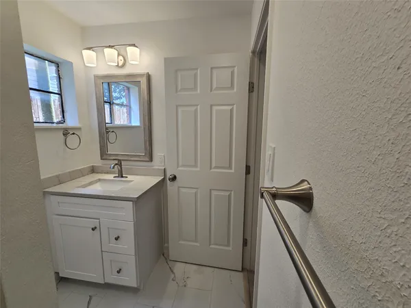 $975 | 2501 Yoakum Boulevard, Unit 6, Houston, TX 77006