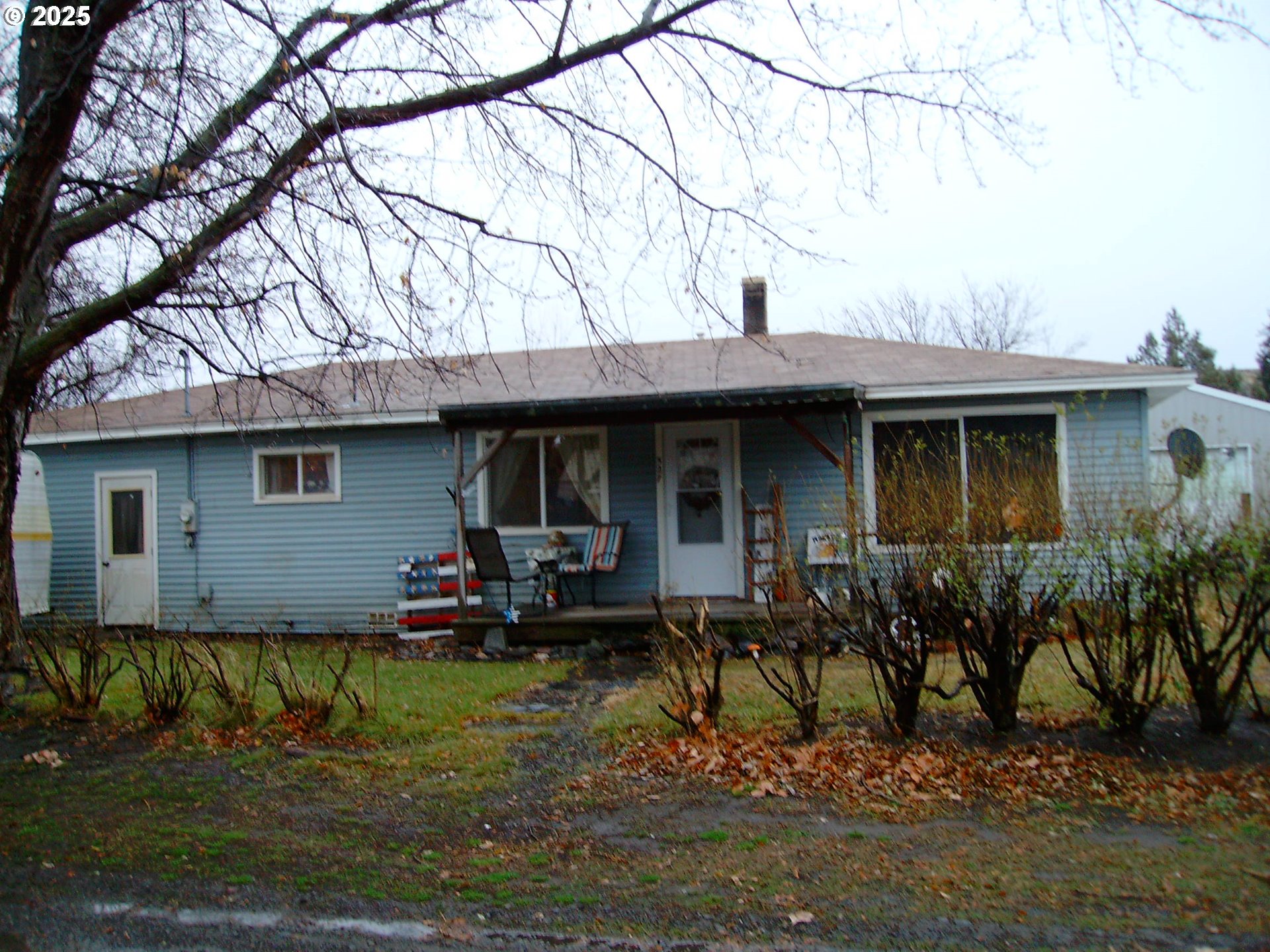 a front view of a house with garage