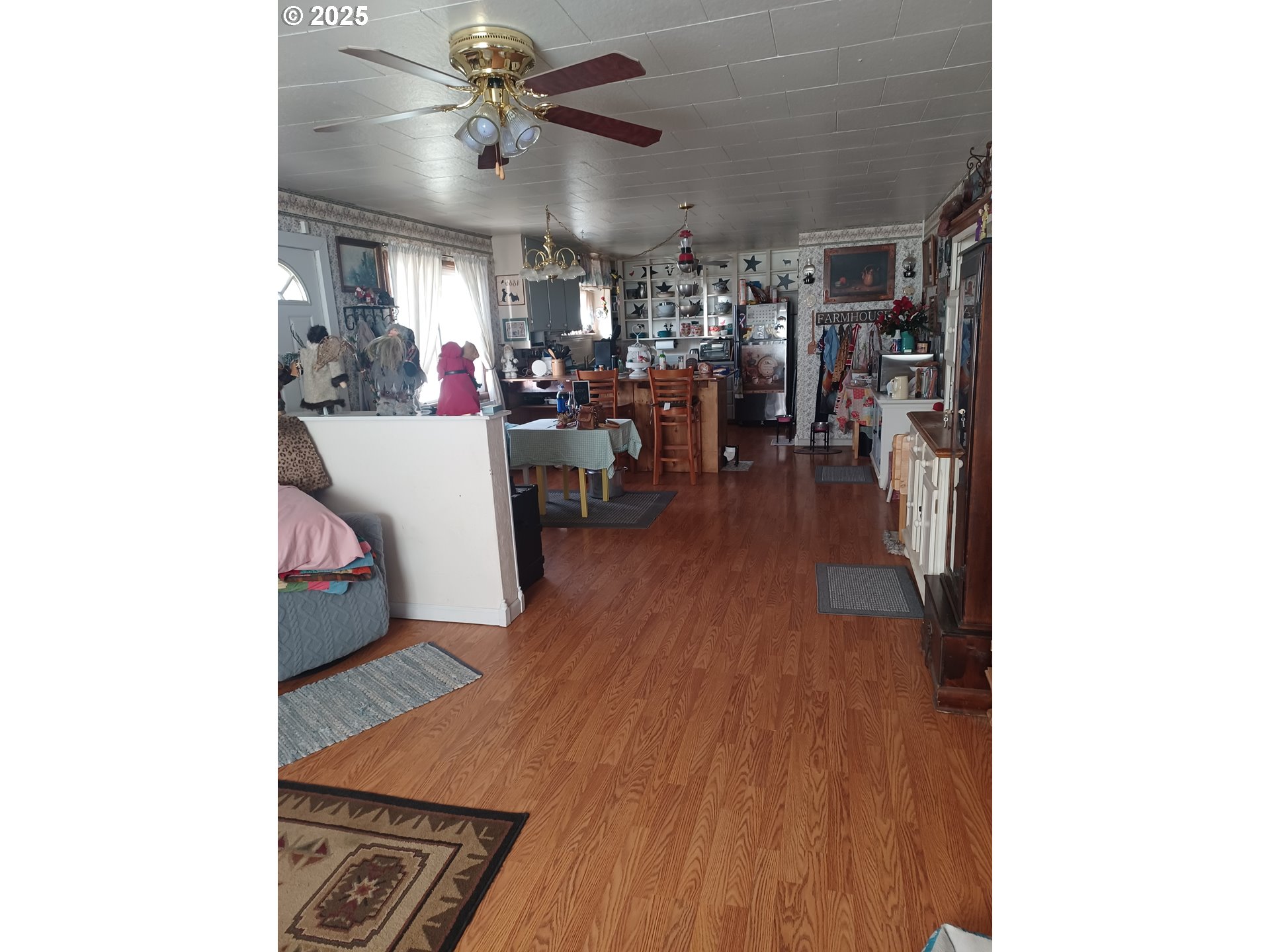 527 South Dewey Street Union, OR 97883 - Photo 21 of 21 a view of a dining room with furniture and wooden floor