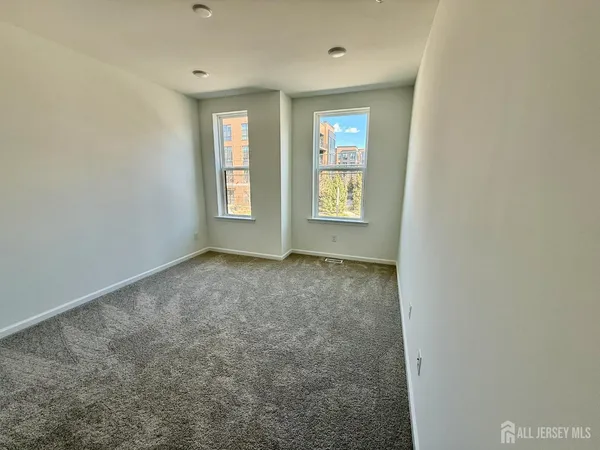 $4,100 | 400 Willow Street, Unit 405, Kearny, NJ 07032