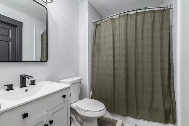 $425,000 | 20940 McLouth Road, Tonganoxie, KS 66086