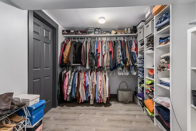 $425,000 | 20940 McLouth Road, Tonganoxie, KS 66086