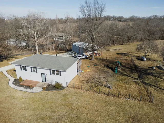 $425,000 | 20940 McLouth Road, Tonganoxie, KS 66086