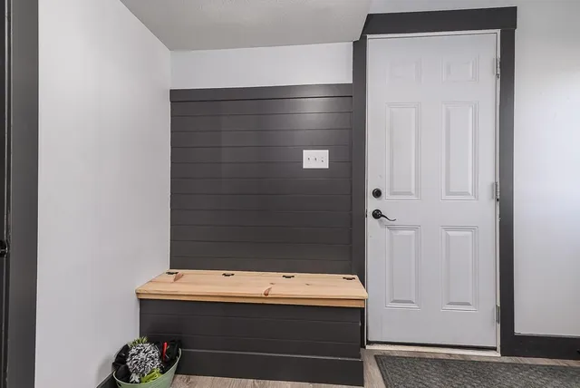 $425,000 | 20940 McLouth Road, Tonganoxie, KS 66086